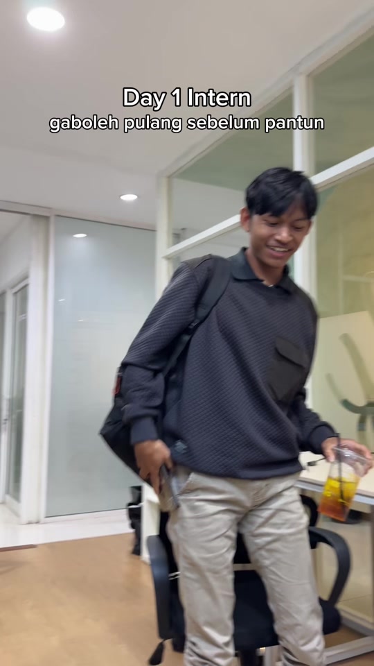 Day 1 Anak Intern Setiap Pulang Wajib Pantun