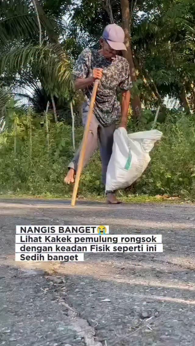 Kakek Yang Beusia 80 Tahun Masih Bekerja